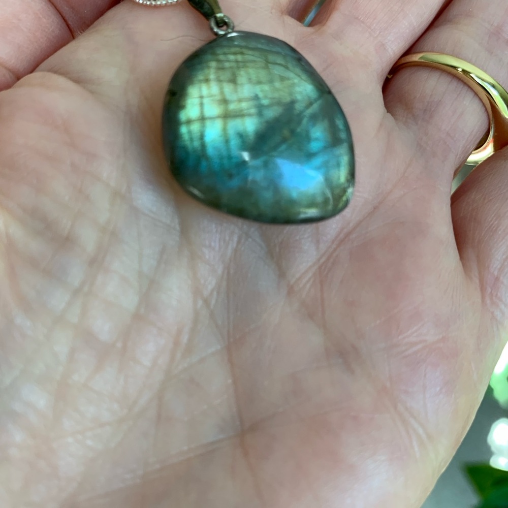 Gorgeous Natural Labradorite Pendant Necklace - Amazing Flash!